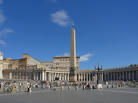 Fotos Obelisk mit dem Apostolischen Palast