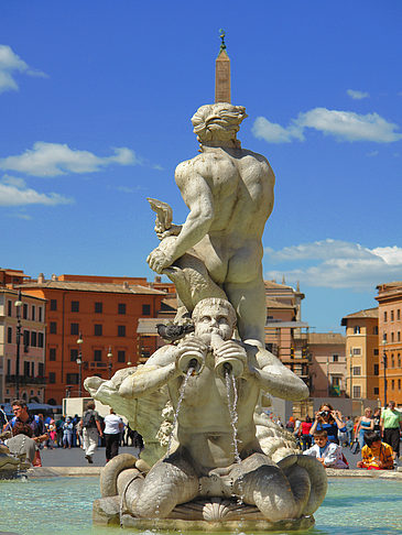 Meeresbrunnen mit Piazza