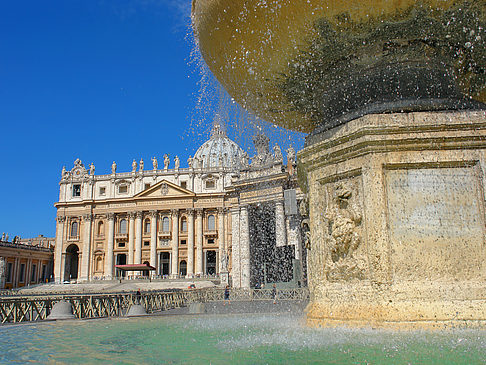 Foto Brunnen mit Petersdom - Rom